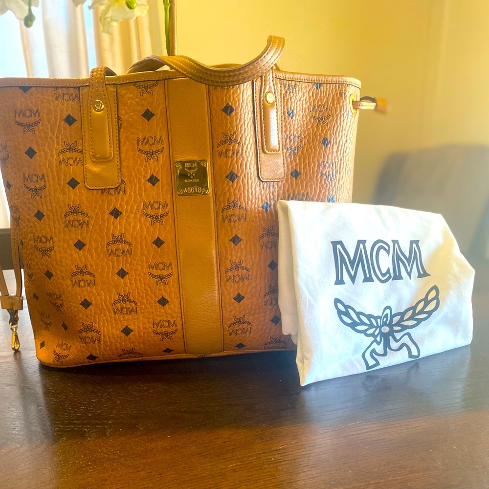 MCM Tote REVERSIBLE.